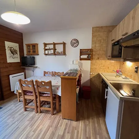 Apartment Confortable Pres Des Pistes Avec Balcon Et Parking - Fr-1-693-128